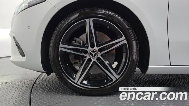 Mercedes-Benz A-Class W177 A250 4MATIC Sedan - фото 4