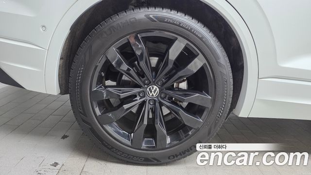 Volkswagen Touareg 3-го поколения 3.0 TDI R-Line - фото 3