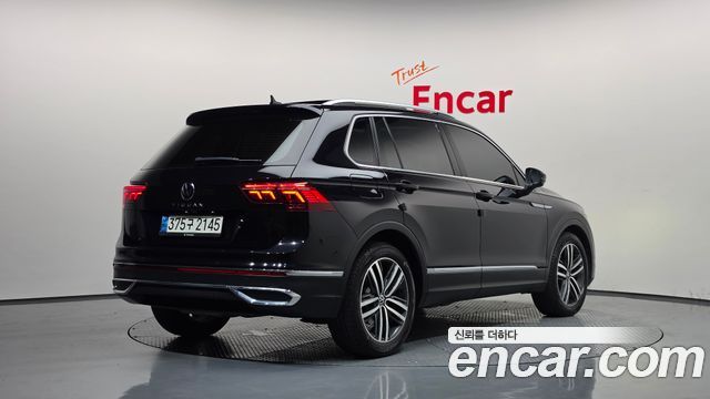 Volkswagen Tiguan 2-го поколения 2.0 TDI Prestige - фото 1