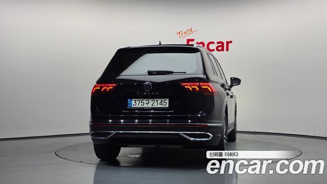 Volkswagen Tiguan 2-го поколения 2.0 TDI Prestige - фото 3