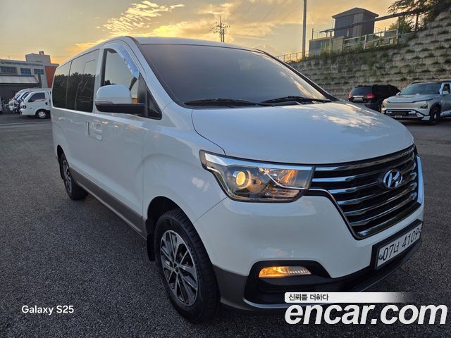 Hyundai Starex New 4WD Urban 9-Seater Exclusive - фото 0