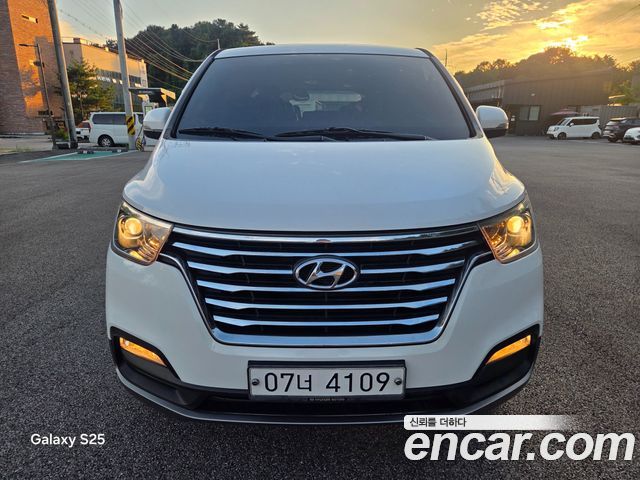 Hyundai Starex New 4WD Urban 9-Seater Exclusive - фото 1