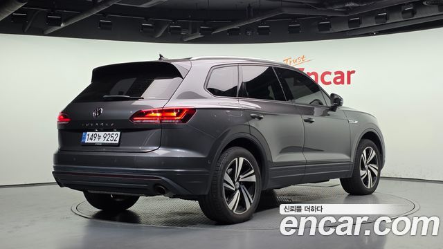 Volkswagen Touareg 3-го поколения 3.0 TDI Premium - фото 1
