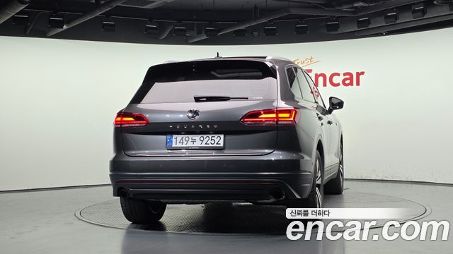 Volkswagen Touareg 3-го поколения 3.0 TDI Premium - фото 3