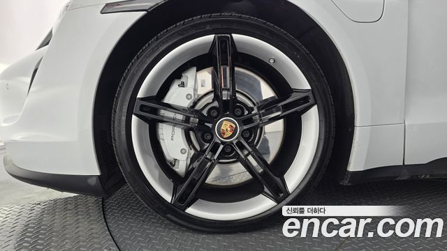Porsche Taycan 4S - фото 4