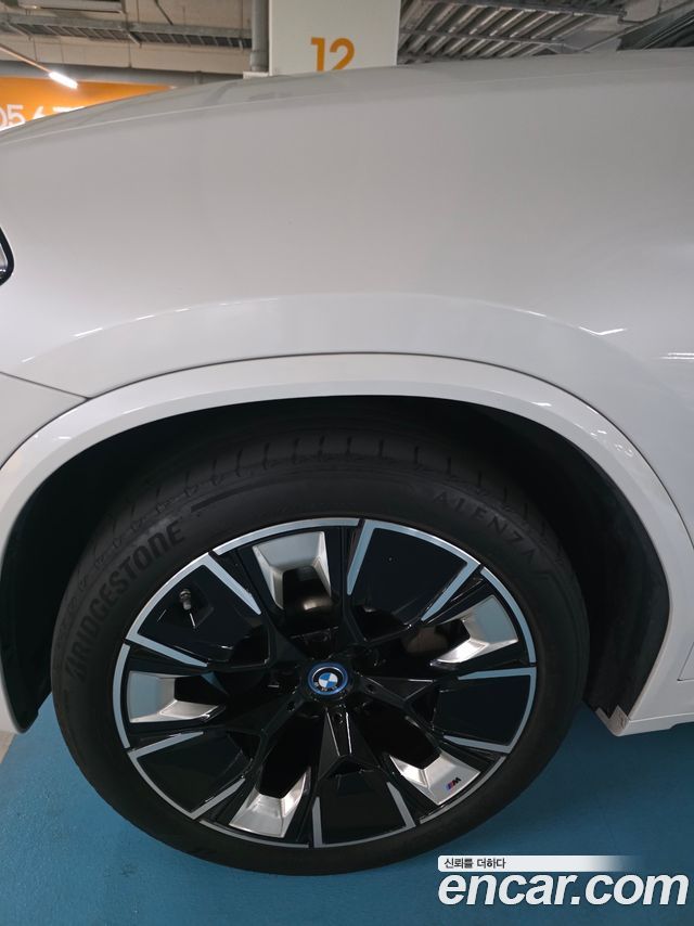 BMW iX3 M Sports - фото 3