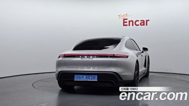 Porsche Taycan GTS - фото 3