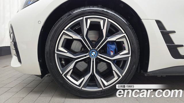 BMW i4 eDrive40 M Sports Pro - фото 3