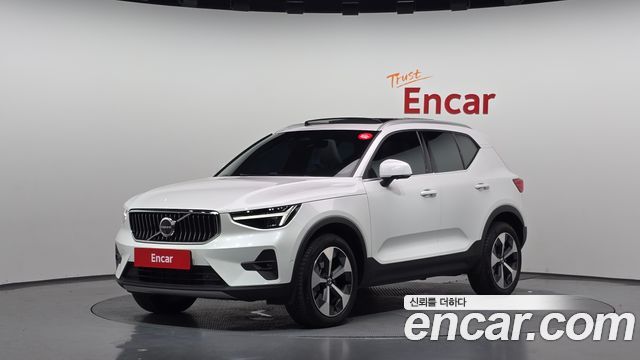 Volvo XC40 B4 Ultimate Bright - фото 0