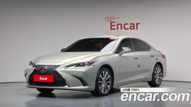 Lexus ES 300h 7-го поколения Luxury - фото 0