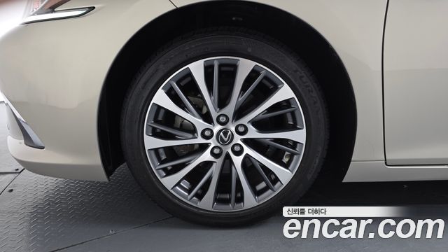 Lexus ES 300h 7-го поколения Luxury - фото 4