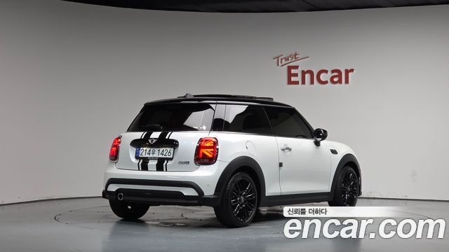 Mini Cooper Classic Plus 3rd - фото 0