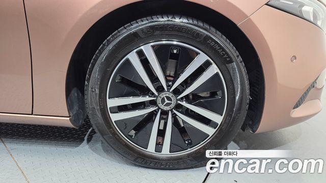 Mercedes-Benz A-Class W177 A220 Hatchback - фото 4