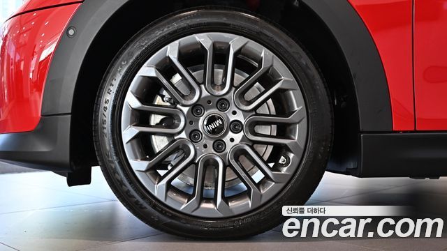 Mini Cooper C 4-го поколения Essential - фото 4