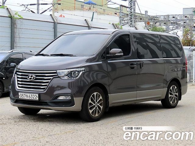 Hyundai Starex New Urban 9-Seater Exclusive - фото 0