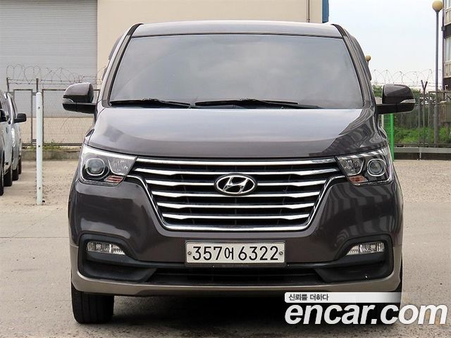 Hyundai Starex New Urban 9-Seater Exclusive - фото 1