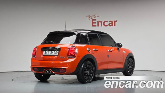 Mini Cooper S 5Door Standard 3rd - фото 0