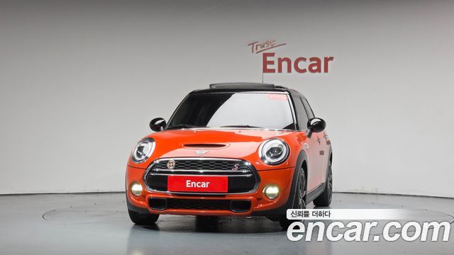 Mini Cooper S 5Door Standard 3rd - фото 1