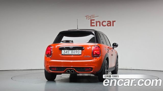 Mini Cooper S 5Door Standard 3rd - фото 2