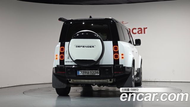 Land Rover Defender L663 110 P300 X-Dynamic SE - фото 3