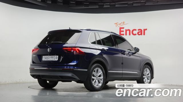 Volkswagen Tiguan 2-го поколения 2.0 TDI Premium - фото 1