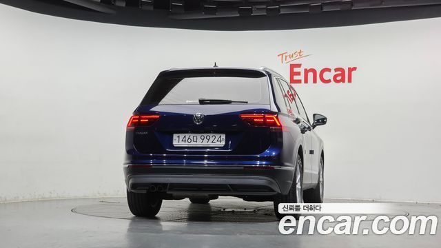 Volkswagen Tiguan 2-го поколения 2.0 TDI Premium - фото 3