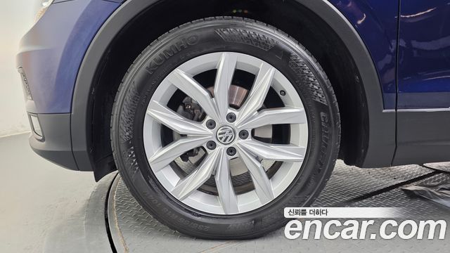Volkswagen Tiguan 2-го поколения 2.0 TDI Premium - фото 4
