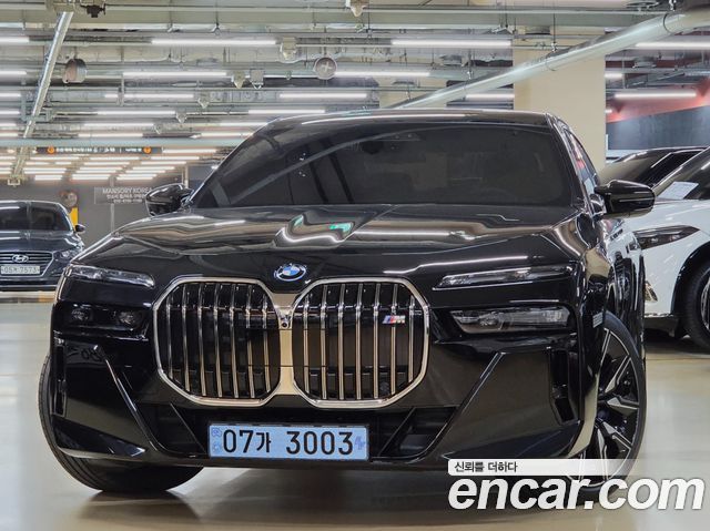 BMW i7 G70 M70 xDrive M Performance - фото 1