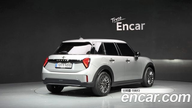 Mini Cooper C 4-го поколения 5Door Essential - фото 1