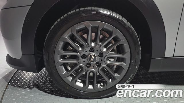 Mini Cooper C 4-го поколения 5Door Essential - фото 4