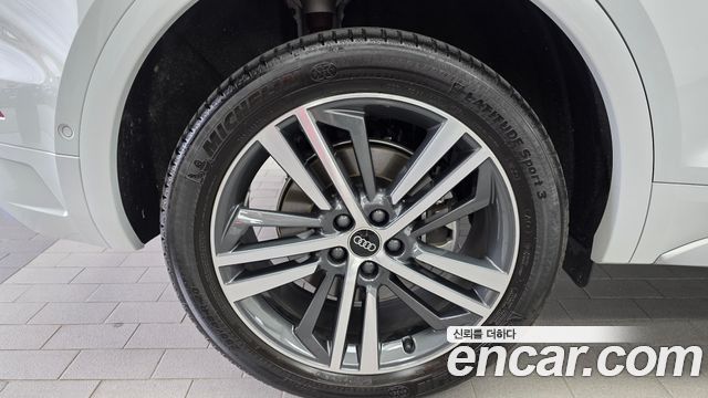 Audi Q5 FY 45 TFSI Quattro Premium - фото 4