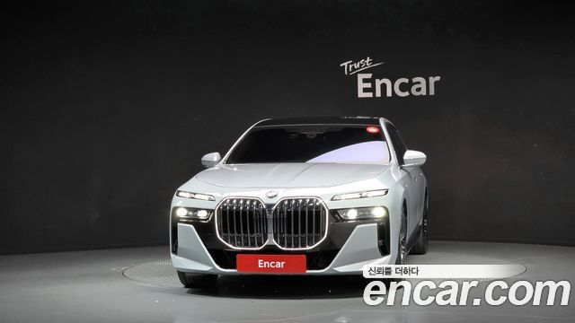BMW 7 Series G70 740i xDrive M Sport - фото 2