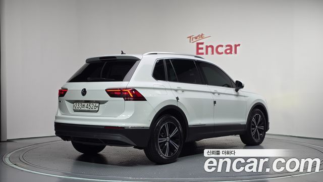 Volkswagen Tiguan 2-го поколения 2.0 TDI Prestige - фото 1