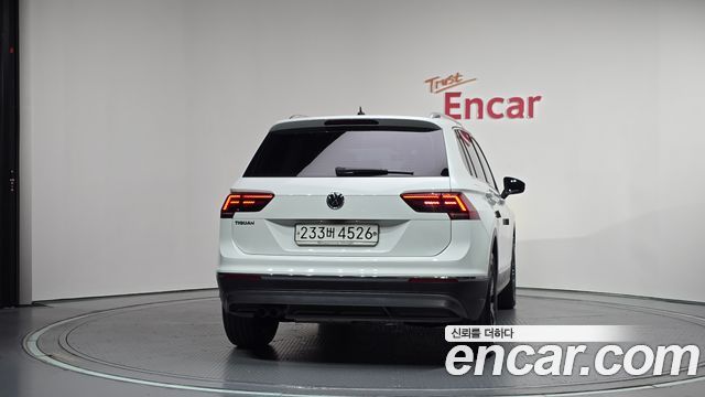 Volkswagen Tiguan 2-го поколения 2.0 TDI Prestige - фото 3