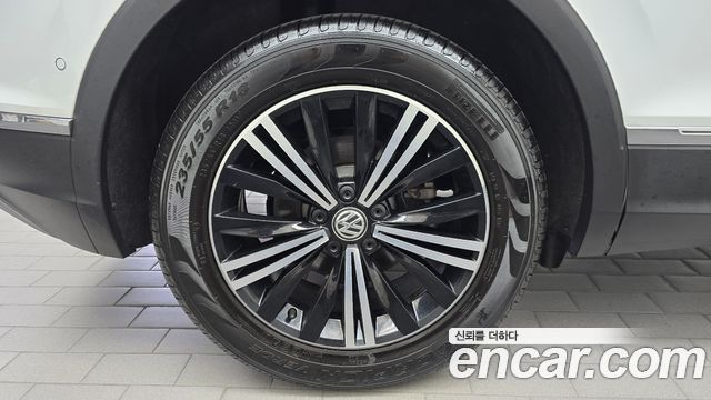 Volkswagen Tiguan 2-го поколения 2.0 TDI Prestige - фото 4