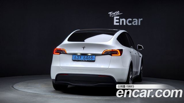 Tesla Model Y Standard Range RWD - фото 3