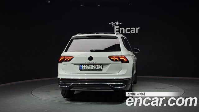 Volkswagen Tiguan 2.0 TSI Prestige - фото 3