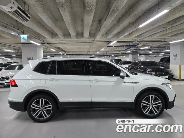 Volkswagen Tiguan 2.0 TSI Prestige - фото 4