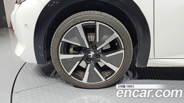 Peugeot 208 2-го поколения GT - фото 4