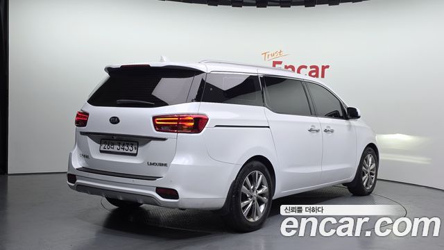 Kia Carnival Новый 7-Seater Limousine VIP - фото 1