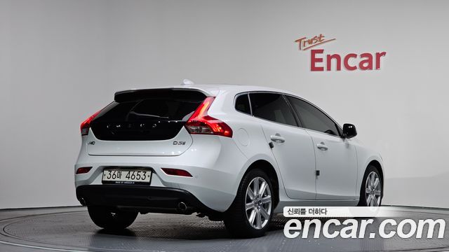 Volvo V40 D3 2nd - фото 1