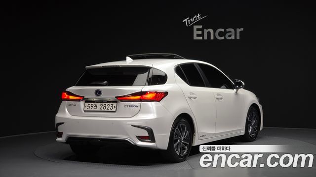 Lexus CT200h 1.8 Supreme ZWA10 - фото 1