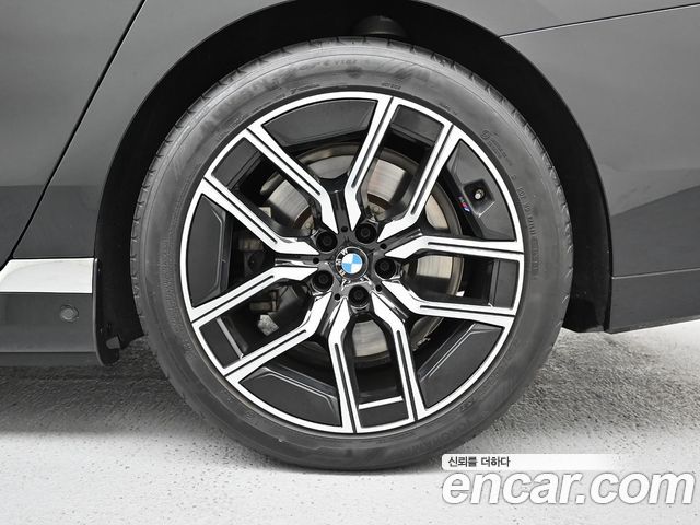 BMW i7 G70 eDrive 50 M Sport - фото 4