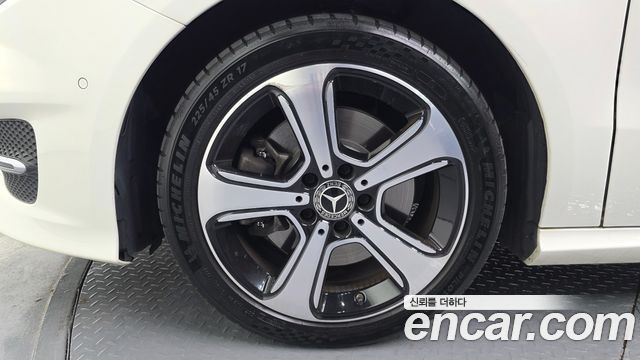 Mercedes-Benz B-Class W246 B220 - фото 4