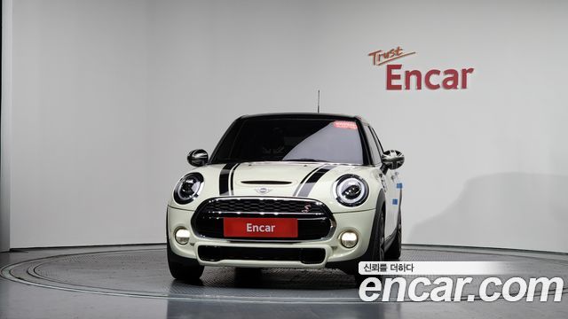 Mini Cooper 5Door Standard 3rd - фото 1