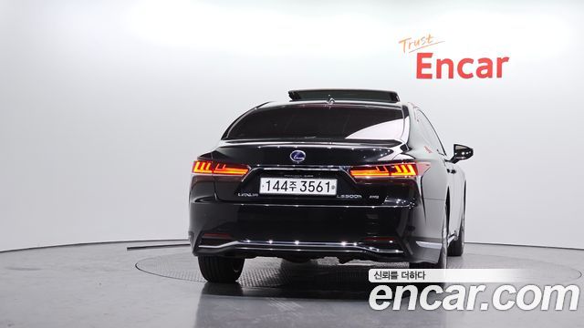 Lexus LS 5-го поколения 3.5 Platinum AWD - фото 3