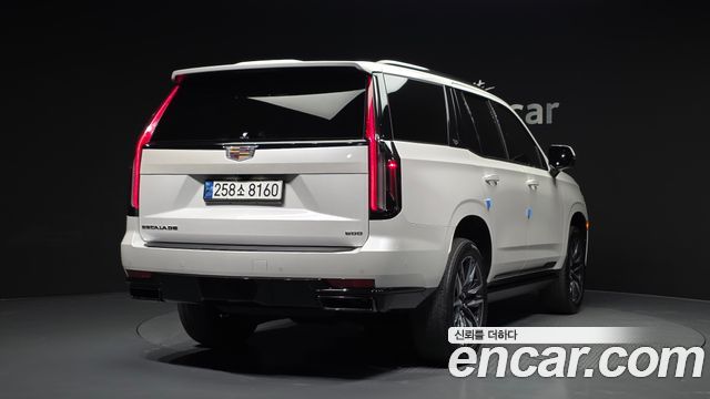 Cadillac Escalade 5-го поколения 6.2 Sports Platinum - фото 1