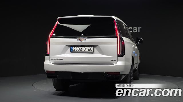 Cadillac Escalade 5-го поколения 6.2 Sports Platinum - фото 3