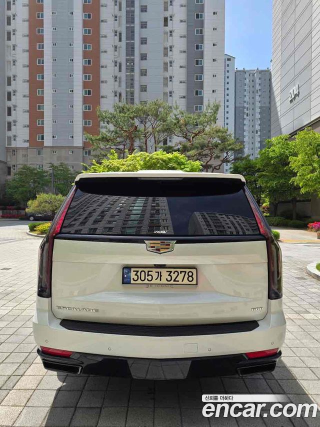Cadillac Escalade 5-го поколения 6.2 Sports Platinum - фото 2