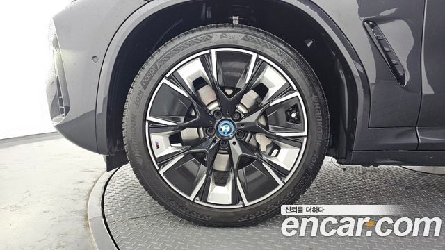 BMW iX3 M Sports - фото 4